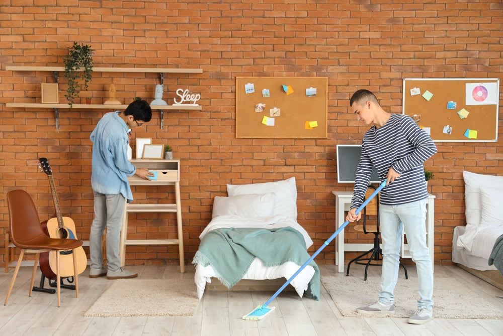 Deep Cleaning Your Dorm Room Before You Move In