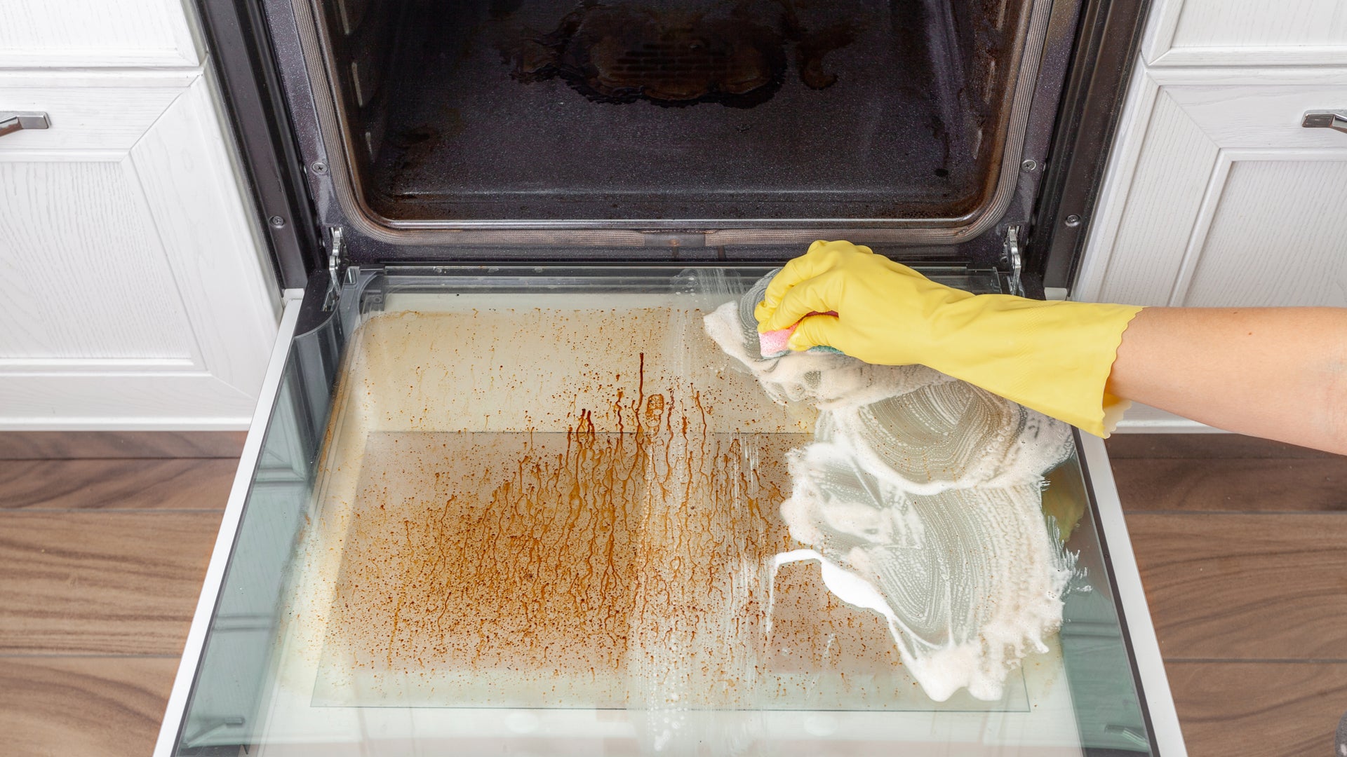 How to Clean Oven Door Glass